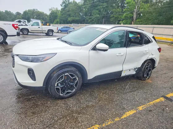 2026 Ford Escape Platinum