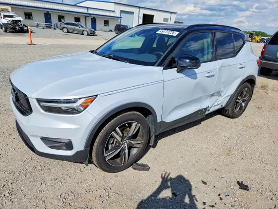 2021 Volvo XC40 R-Design