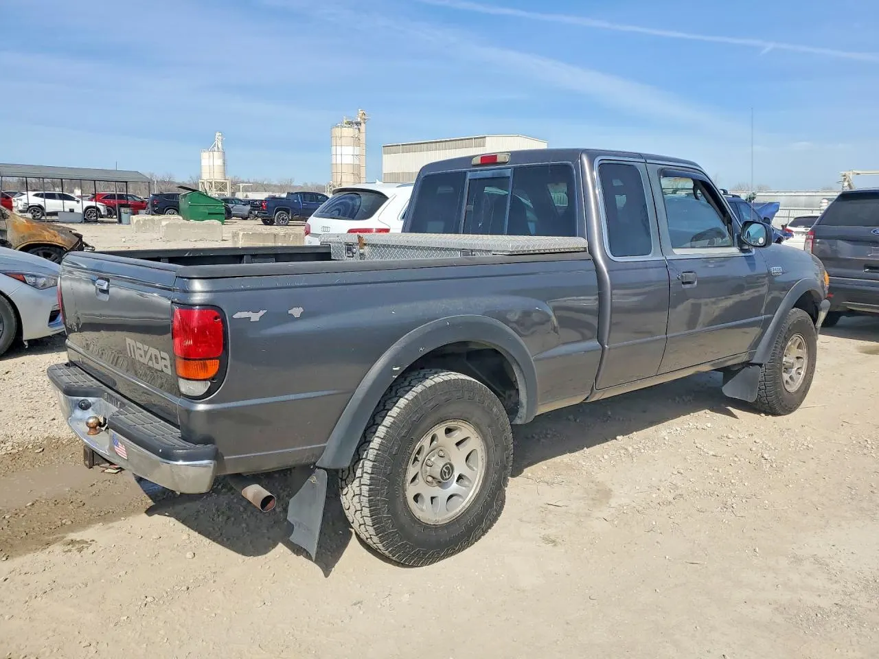 2000 Mazda B-Series 4WD Truck SE