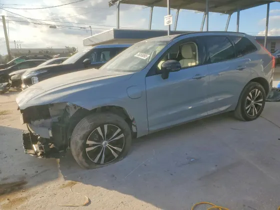 2025 Volvo XC60 Plug-In Hybrid Core
