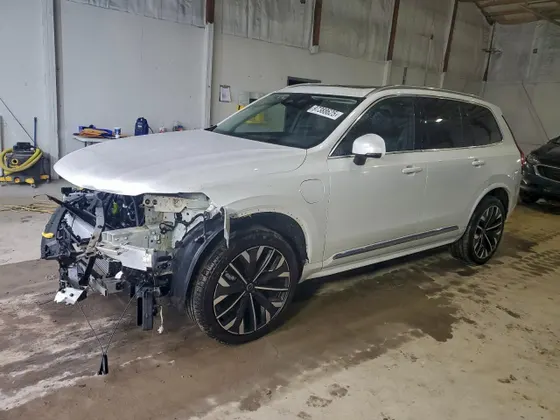 2025 Volvo XC90 Plug-In Hybrid Ultra