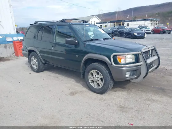 1999 Nissan Pathfinder XE
