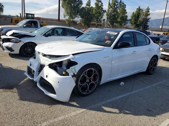 2023 Alfa Romeo Giulia Veloce