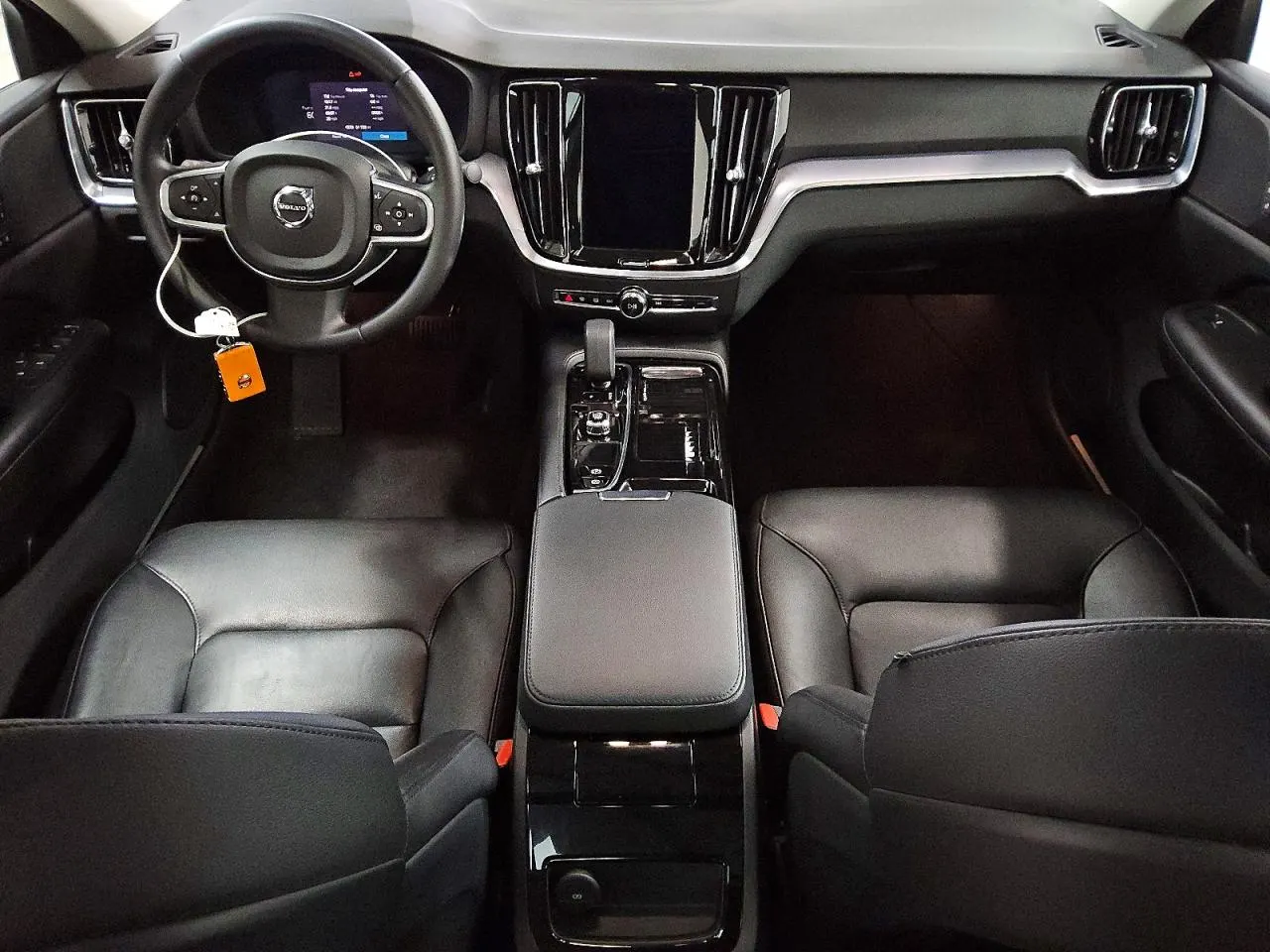 2023 Volvo S60 Recharge Plug-In Hybrid Core Dark Theme