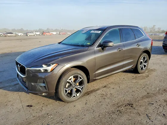 2022 Volvo XC60 Momentum