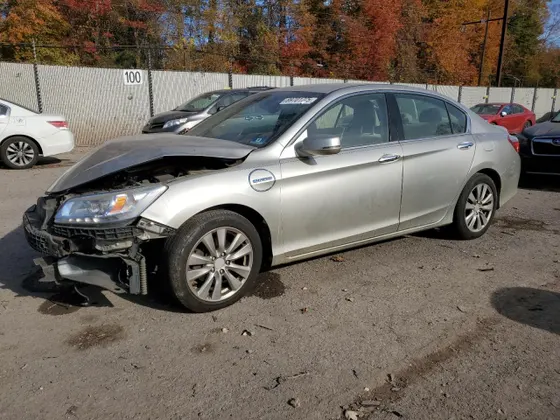 2014 Honda Accord Plug-in Hybrid PLUG-IN HYBRID