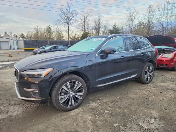 2023 Volvo XC60 Recharge Plug-In Hybrid Plus Bright Theme