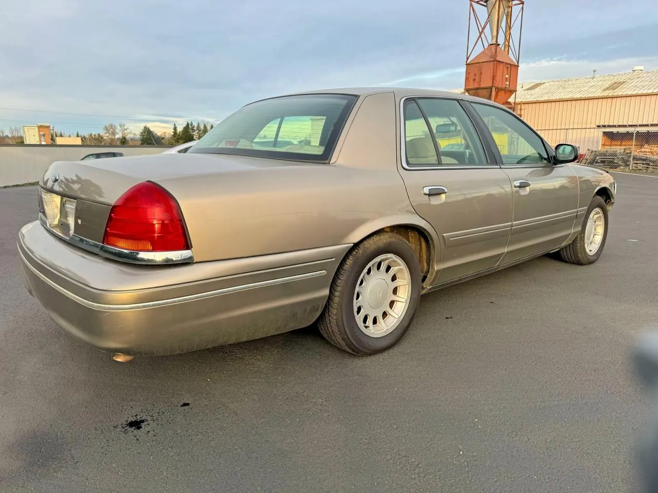 2001 Ford Crown Victoria LX