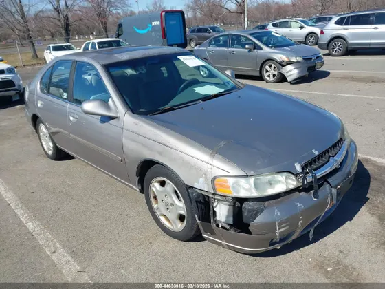 2000 Nissan Altima XE