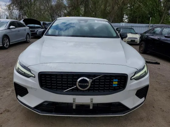 2024 Volvo S60 Recharge Plug-In Hybrid Core Dark Theme