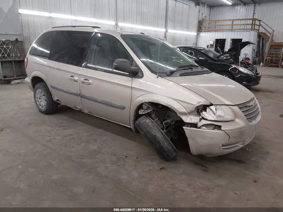 2007 Chrysler Town & Country SWB