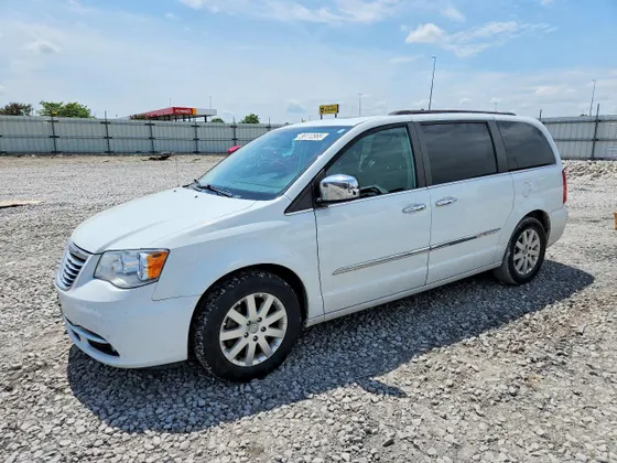 2016 Chrysler Town & Country Touring-L Anniversary Edition
