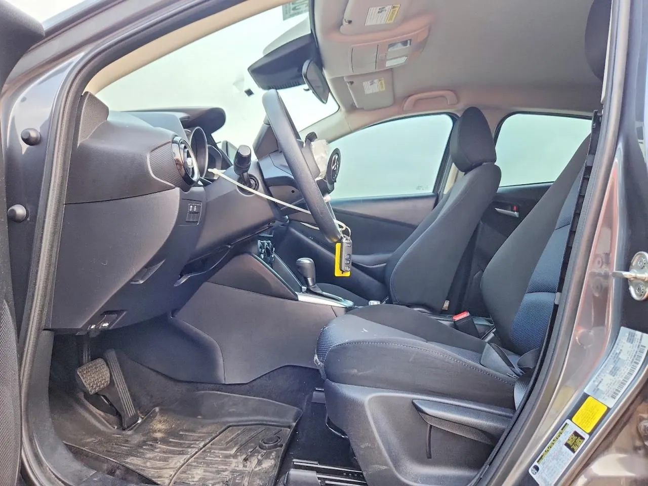 2020 Toyota Yaris Hatchback LE