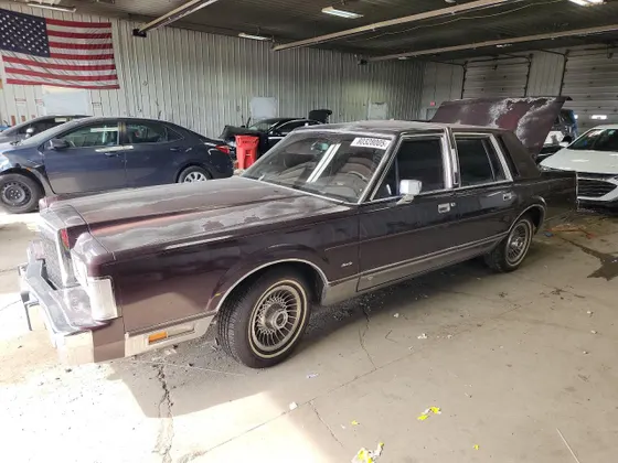 1988 Lincoln Town Car SIGNATURE