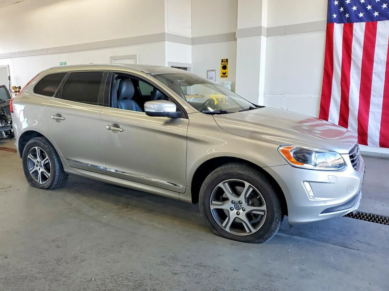 2015 Volvo XC60 T6 Platinum