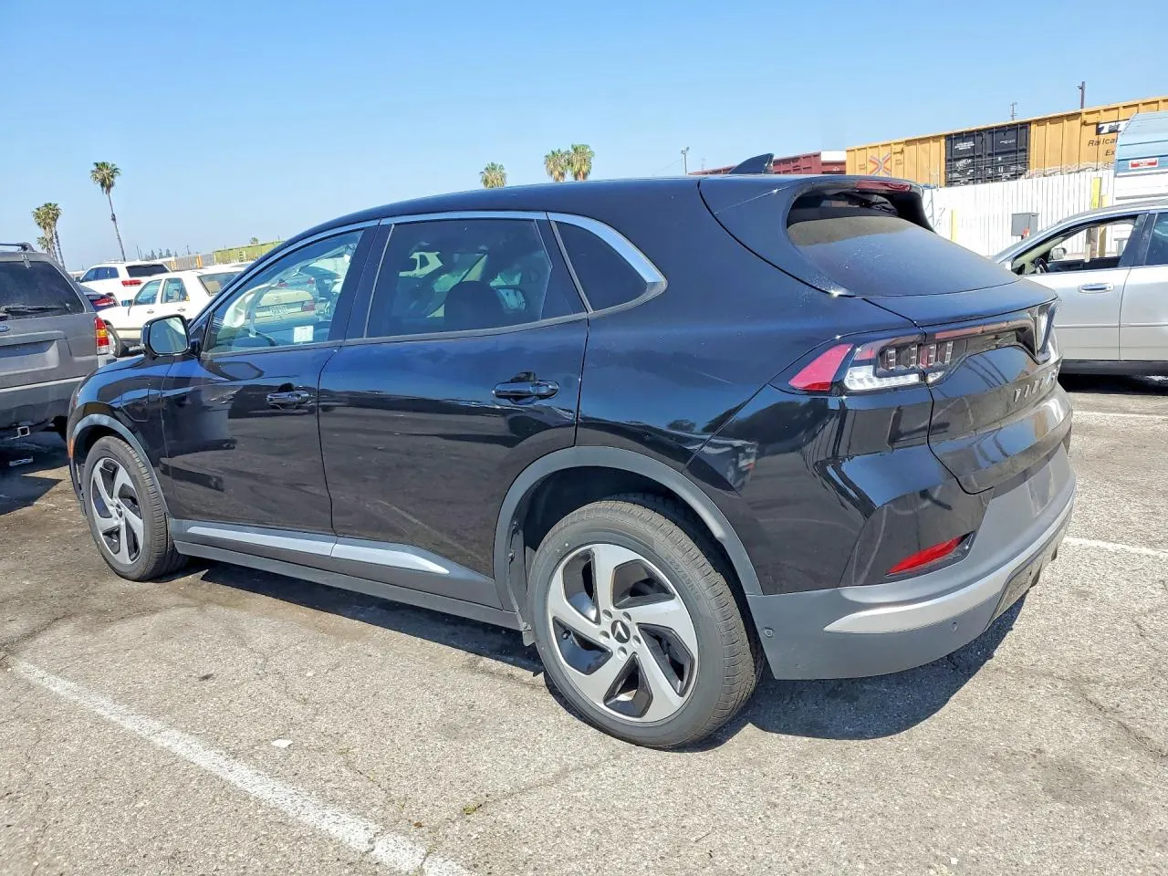 2023 VinFast VF 8 Eco