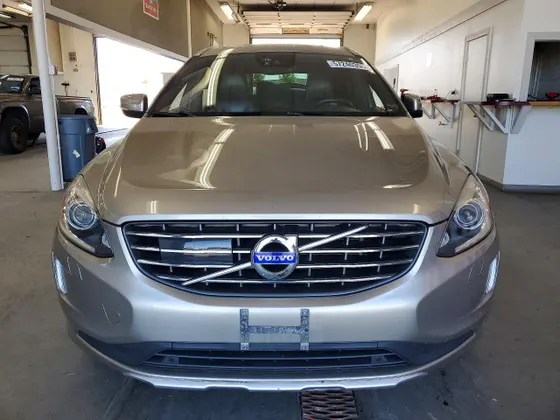 2015 Volvo XC60 T6 Platinum