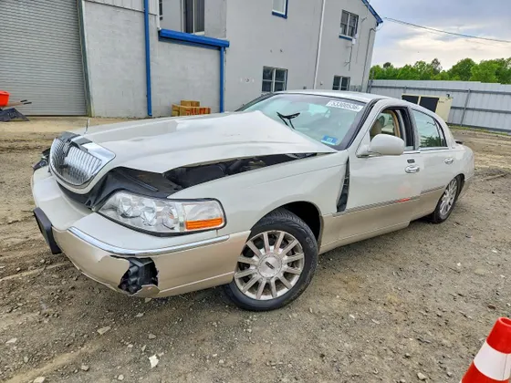 2006 Lincoln Town Car Signature