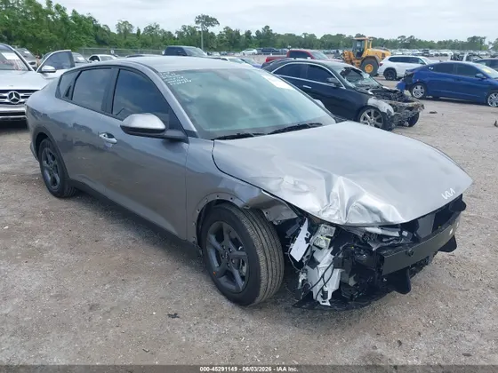 2026 Kia K4 LXS