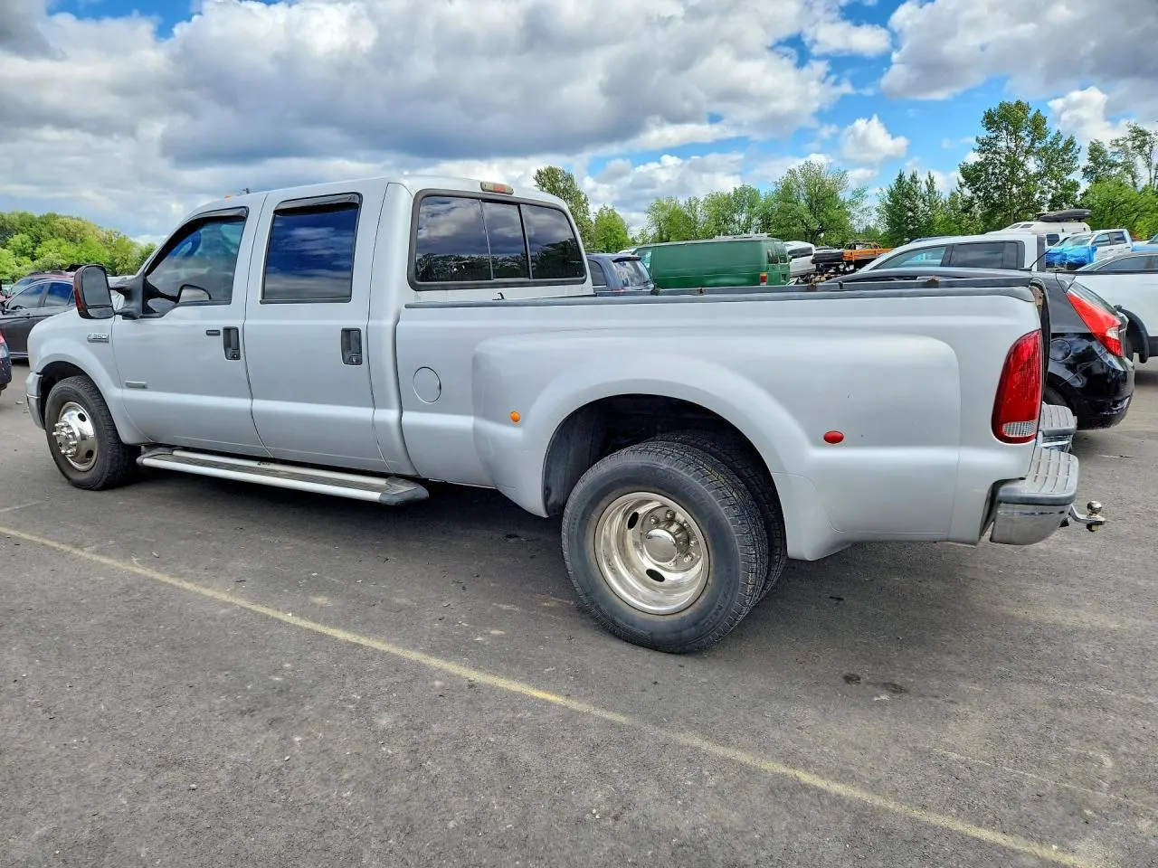 2006 Ford Super Duty F-350 DRW XL