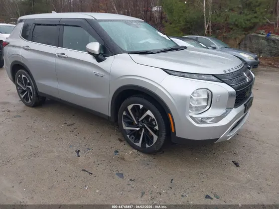 2025 Mitsubishi Outlander Plug-In Hybrid SE