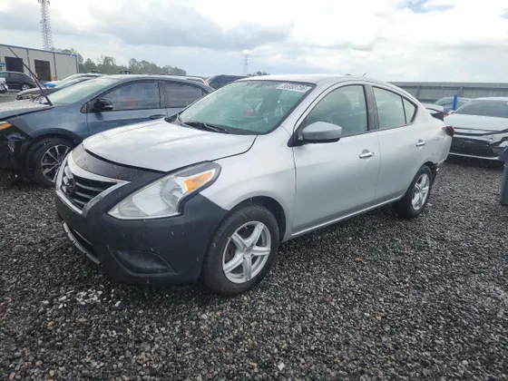 2015 Nissan Versa S