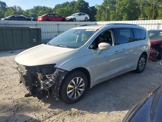 2020 Chrysler Pacifica Touring L Plus