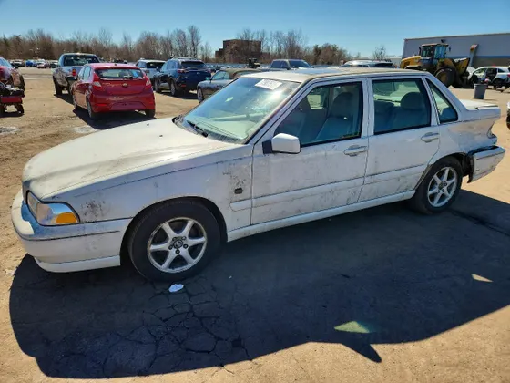 2000 Volvo S70