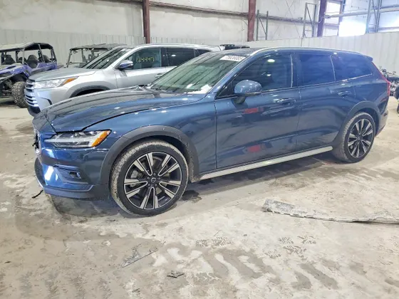 2020 Volvo V60 Cross Country