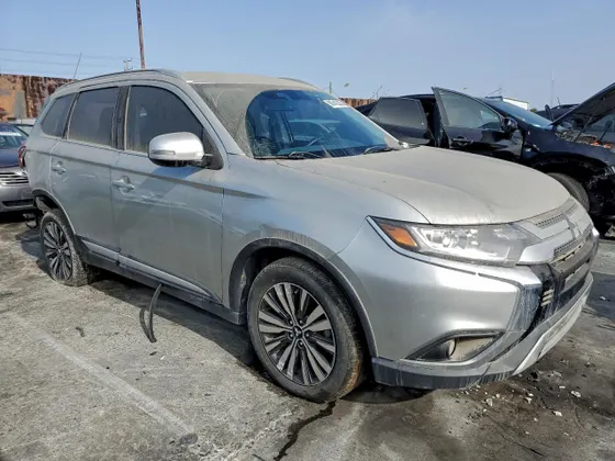 2020 Mitsubishi Outlander ES