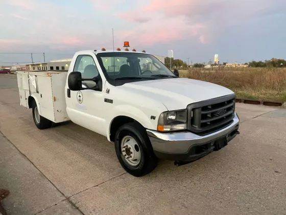 2003 Ford Super Duty F-350 DRW XL