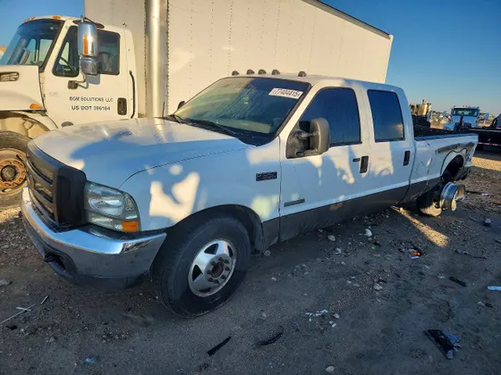 2004 Ford Super Duty F-350 DRW XL