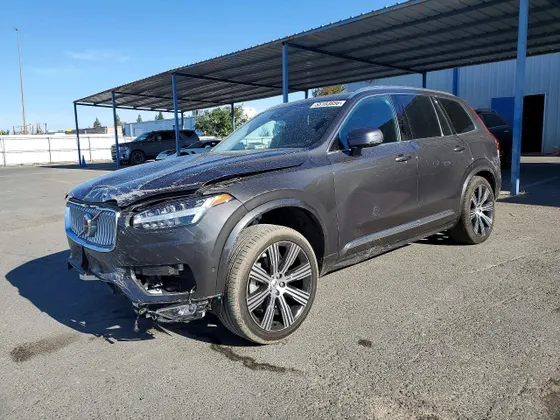2024 Volvo XC90 Plus Bright Theme