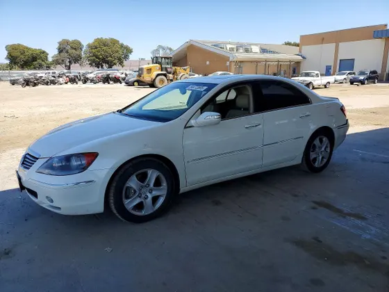 2005 Acura RL