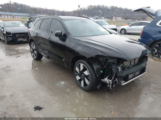 2024 Volvo XC60 Recharge Plug-In Hybrid Plus Dark Theme