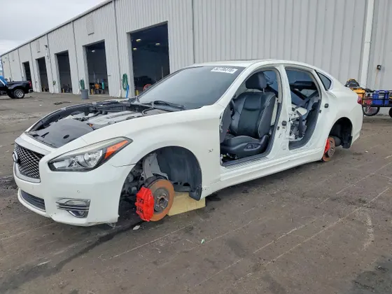 2019 INFINITI Q70 3.7 LUXE