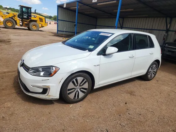 2016 Volkswagen e-Golf SE