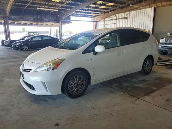 2013 Toyota Prius v Five