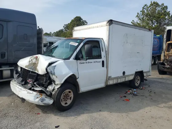 2008 GMC Savana Cutaway 9E9 SRW