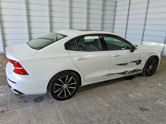 2023 Volvo S60 Recharge Plug-In Hybrid Plus Dark Theme