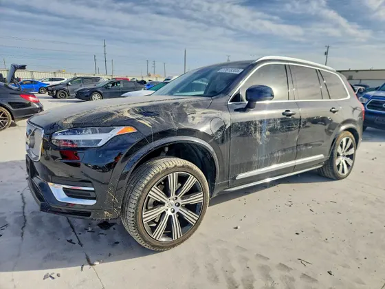 2023 Volvo XC90 Recharge Plug-In Hybrid Plus Bright Theme