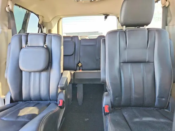 2016 Chrysler Town & Country Touring-L Anniversary Edition
