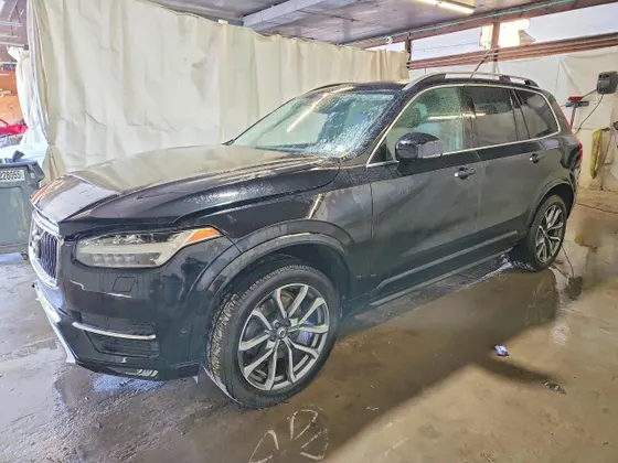 2017 Volvo XC90 Momentum