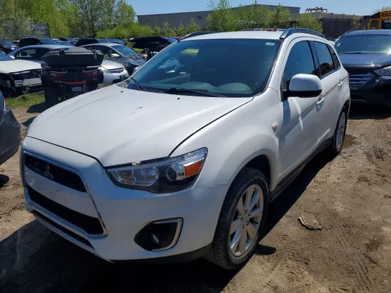 2015 Mitsubishi RVR SE