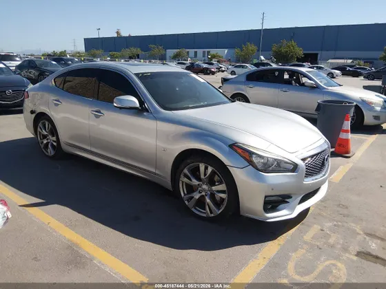 2015 INFINITI Q70 3.7
