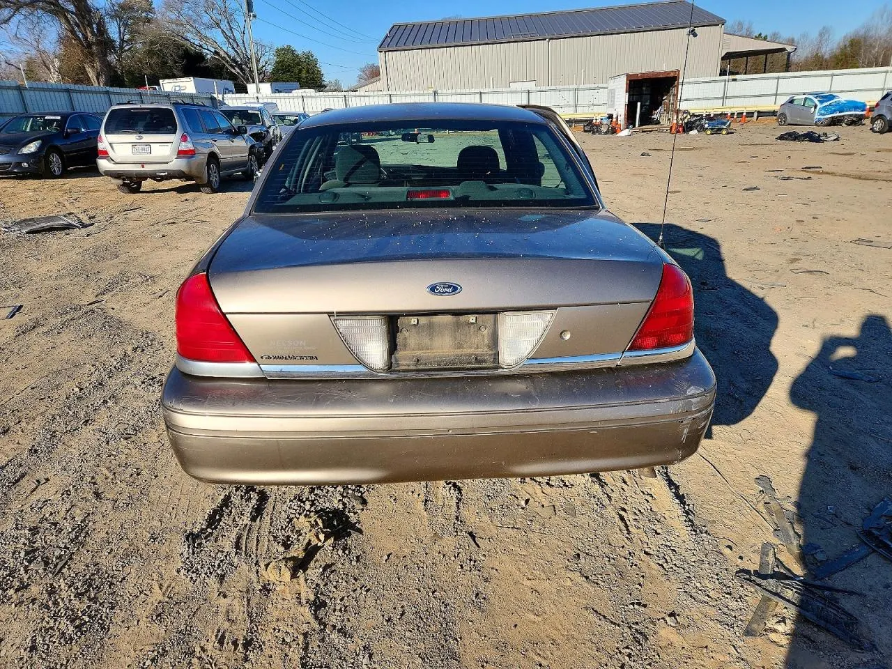 2005 Ford Crown Victoria Standard