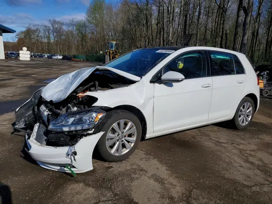 2021 Volkswagen Golf TSI
