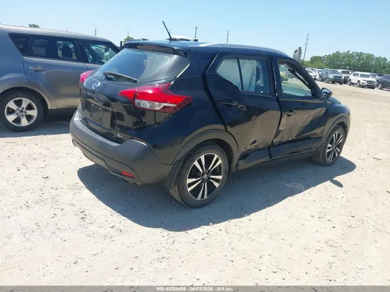 2018 Nissan Kicks S