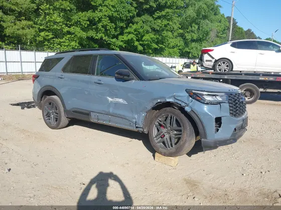 2025 Ford Explorer ST-Line