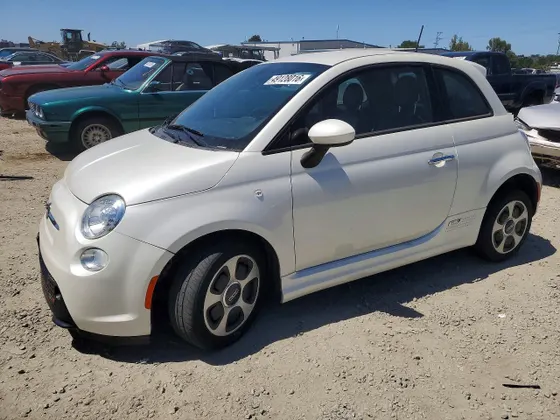 2017 FIAT 500e 500
